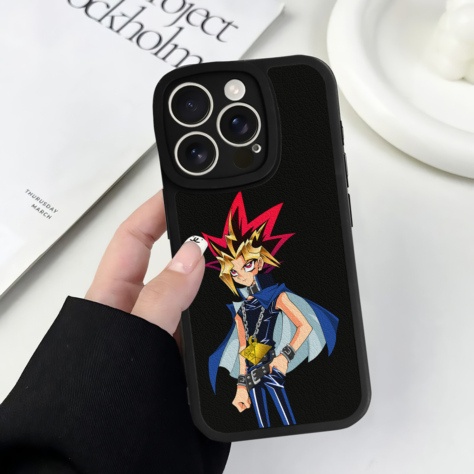 （画像用） 遊☆戯☆王 Yu-Gi-Oh! 【iPhone 16シリーズ対応】シリコンスマホケース（レザー調） 材質：シリコン